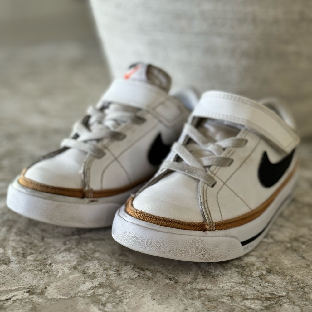 Nike Court Legacy